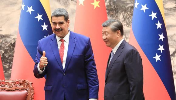 El presidente venezolano, Nicolás Maduro, durante una reunión con el presidente de China, Xi Jinping, en Beijing. (EFE).