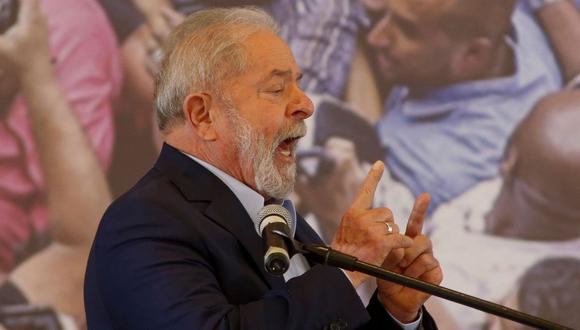 Lula da Silva en su primera conferencia de prensa después de que un juez de la Corte Suprema anuló las condenas de cárcel que pesaban en su contra. (Foto: AFP)
