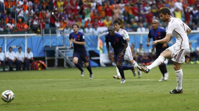 España vs. Holanda: cuadro x cuadro el gol de penal de Xabi - 1