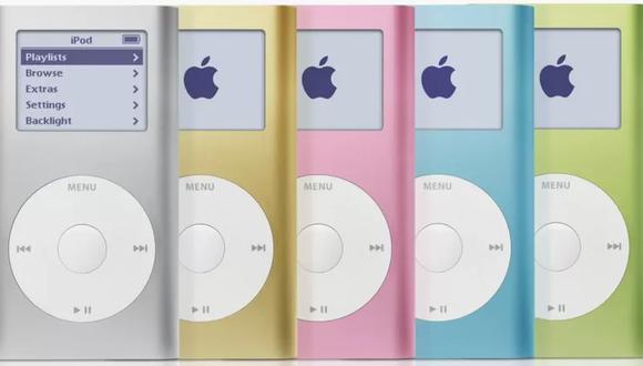 Un 23 de octubre del 2001, Apple lanza su reproductor multimedia portátil de música digital, el iPod. (Apple).