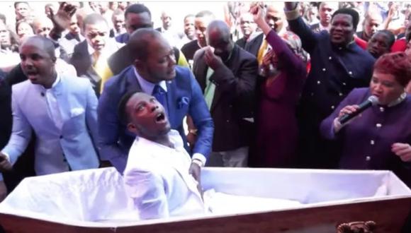 Sudáfrica: Pastor cristiano "resucita" a hombre y recibe burlas, críticas y demandas. Foto: Captura de video