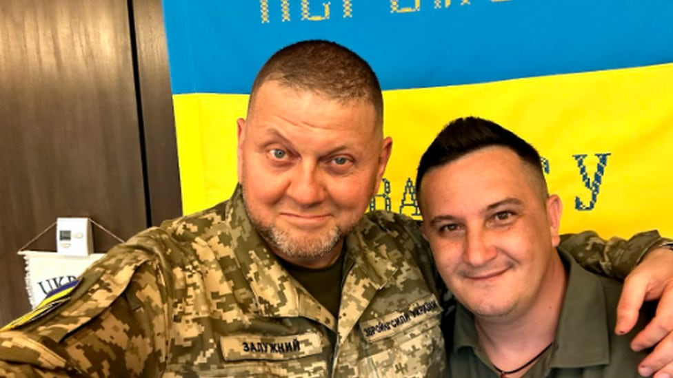 Colonel Anatoly Shtefan posted a photo with Valerii Zaluzhny to silence rumors that the general was injured.  (COLONEL ANATOLY SHTEFAN).