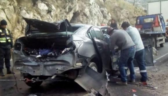 Cinco miembros de familia murieron tras choque de auto y camión