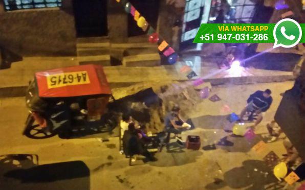WhatsApp: cierran y beben en la calle durante fiesta en Comas  - 3