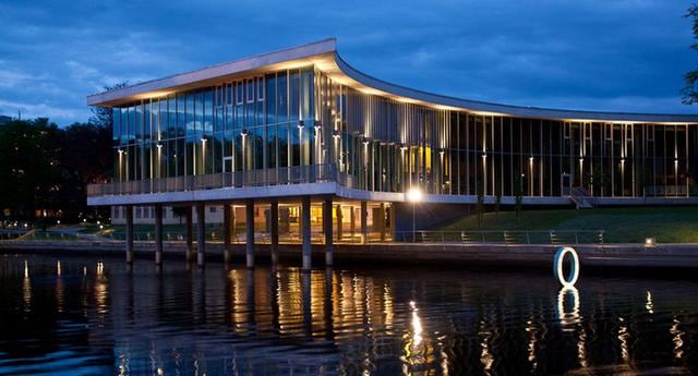 La biblioteca Halmstad City, Suecia. (Foto: Jacob Wodzyński / Flickr bajo licencia Creative Commons)