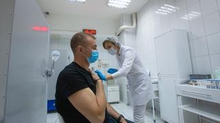 Rusia dice que ya ha vacunado a más de 100.000 personas contra el coronavirus