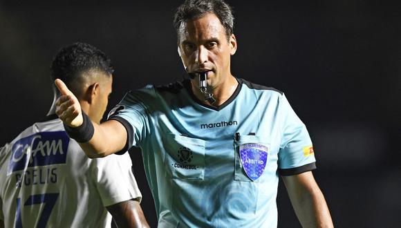 Fernando Rapallini. Ha dirigido ya a Perú en Copa América 2019. Mañana, impartirá justicia. (Foto: AFP)