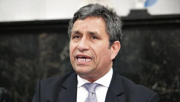 Carlos Rivera indicó que la resolución de la medida cautelar tiene efecto inmediato. (Foto: GEC)