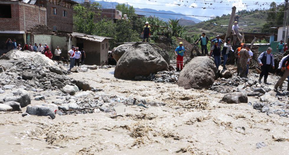 Maquinaria pesada enviada desde un almacén en Piura ya trabaja en la descolmatación de la quebrada Longulo, que se desbordó el último sábado, como consecuencia de las lluvias.  (Foto: : ARCC)