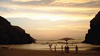 Renato Cisneros cuenta cuál es su playa favorita en una columna imperdible