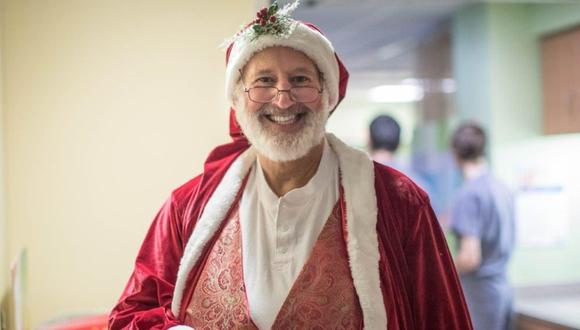 Robert Sinkin vestido de Papá Noel. | Foto: Sanjay Suchak/Universidad de Virginia