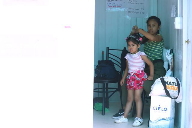 A un mes de la tragedia en Villa El Salvador, los damnificados siguen viviendo en módulos temporales y el barrio tiene una cara diferente y triste (Foto: Alessandro Currarino/El Comercio).