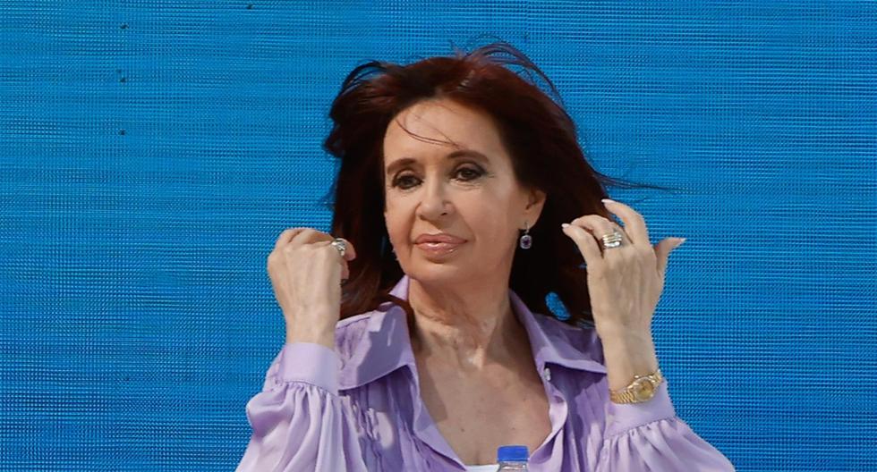 La vicepresidenta de Argentina, Cristina Kirchner, participa en el cierre de campaña del Frente de Todos el 11 de noviembre del 2021 en Buenos Aires. (EFE/ Juan Ignacio Roncoroni).
