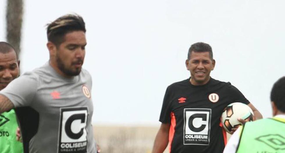 Juan Vargas tuvo emotivo gesto con el Puma Carranza. (Foto: Prensa Universitario)