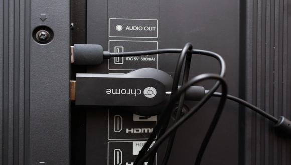 Esto pasa si conectas tu celular en el puerto USB de tu TV Smart. (Foto: ProAndroid)