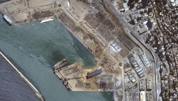 Imagen satelital del lugar de la explosión en el puerto de Beirut. (Foto: Handout / Satellite image 2020 Maxar Technologies / AFP).