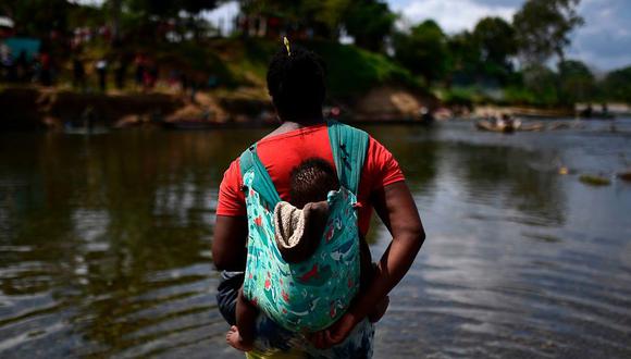 Muchos padres hacen el peligroso viaje con sus hijos por el Darién. (GETTY IMAGES).