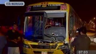 Ventanilla: un muerto y 10 heridos por choque de bus y coaster