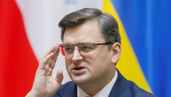 El ministro de Relaciones Exteriores de Ucrania, Dmytro Kuleba, asiste a una rueda de prensa el 8 de febrero de 2022. (VALENTYN OGIRENKO / POOL / AFP).