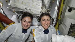 Astronautas que hicieron histórica caminata quieren ser las primeras en pisar la Luna
