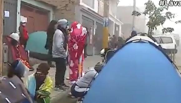 Estos grupos familiares se encuentran acampando en la avenida Separadora Agroindustrial, la avenida Talara y losas deportivas de Villa El Salvador. (Foto: Captura Canal N)