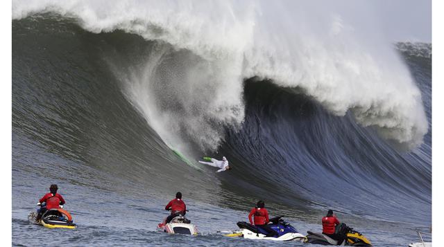 Las espectaculares olas del torneo de tabla de Mavericks - 1