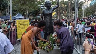 Estatua de la activista Marielle Franco fue instalada en Rio de Janeiro