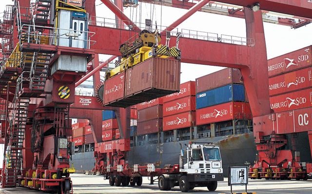 LIMA, MARZO 23 DEL 2017
TERMINA MARITIMO
 DP World Perú
GRUAS PORTICO
CONTAINERS
Embarque de Containers con gruas porticos
contenedores

FOTOS JUAN PONCE VALENZUELA
