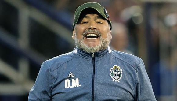 Diego Maradona cuestionó la decisión tras el uso del VAR en la jugada del penal a River Plate. (Foto: AFP)