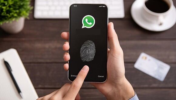 Si eres de las personas que suele utilizar WhatsApp con las dos manos, entonces aprende a registrar varias huellas dactilares para que rápidamente desbloquees tu cuenta. (Foto: Archivo)