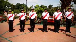 Pucallpa: policías de San Fernando alientan así a la selección peruana [VIDEO]