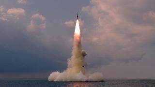 Corea del Norte dispara un misil balístico desde un submarino y se teme reanudación de pruebas nucleares