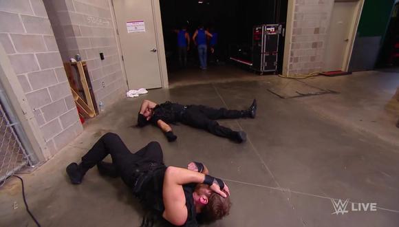 Seth Rollins y Dean Ambrose sufrieron la invasión de los luchadores de SmackDown en Raw. (Foto: WWE)