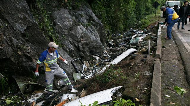 Brasil: bus con estudiantes se estrella y deja 18 muertos - 4