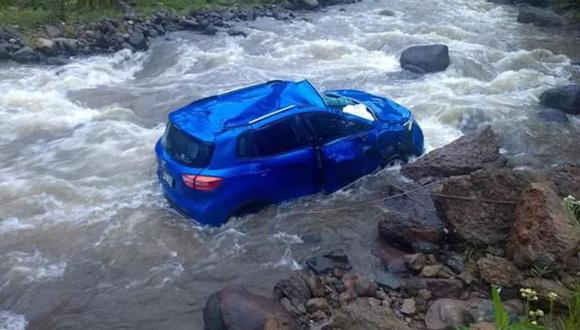 Huancavelica: hombre cae a río cuando conducía para rescatar a su esposa de asalto