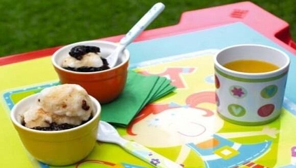 Helado de tofu y guindones en almíbar