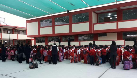 En el colegio Augusto Salazar Bondy todos los profesores asistieron, pero se notó la inasistencia de los alumnos. (Foto: Laura Urbina)