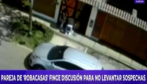 Los movimientos de la pareja de ladrones quedaron registrados gracias a las cámaras de seguridad del distrito | Captura de video / Latina