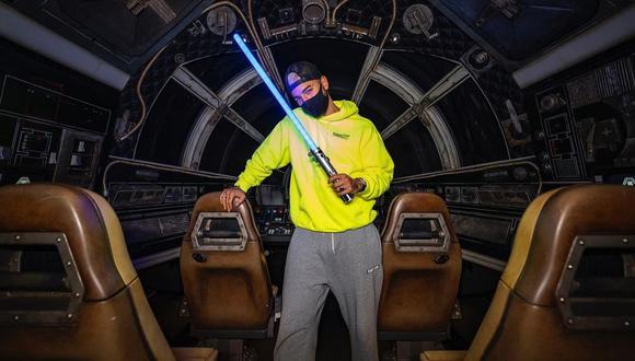 Maluma festejó su nueva canción 'piloteando' nave de Star Wars. (Foto: @maluma)