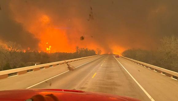 En 2023, Canadá sufrió su peor temporada de incendios de la historia con la quema de 18 millones de hectáreas de bosque, 2,5 veces más que el anterior récord establecido en 1995. Foto: Greenville Professional Firefighters Association / AFP /referencial