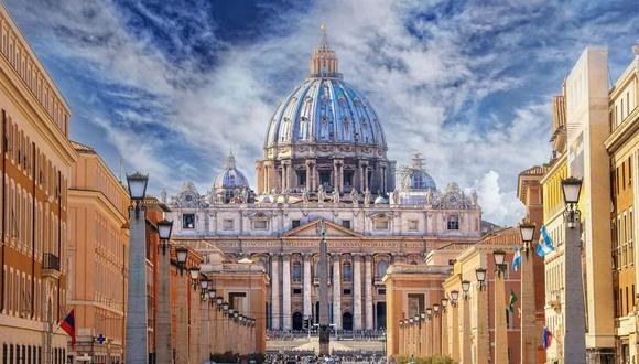 La Ciudad del Vaticano, una ciudad estado ubicada dentro de Roma, Italia, es la sede central de la Iglesia Católica Romana.