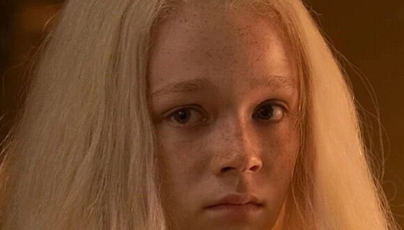 Evie Allen interpreta a la versión más joven de Helaena Targaryen en "House of the Dragon" (Foto: HBO Max)