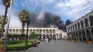 Arequipa: incendio afecta al menos cuatro galerías comerciales del centro de la ciudad
