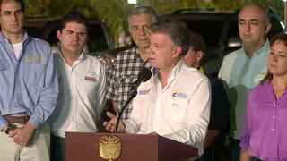 Santos visita a colombianos deportados [VIDEO]