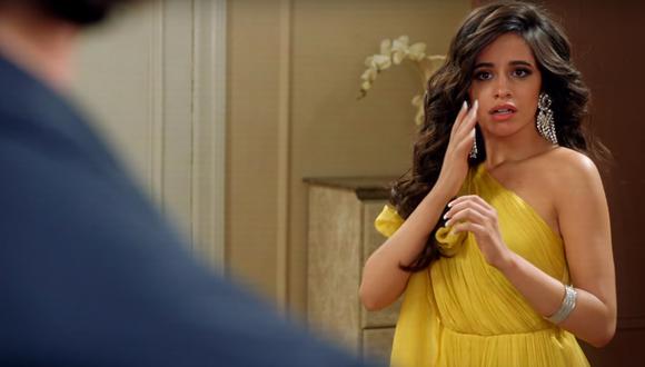 Camila Cabello escenifica un melodrama para el video de "Habana". (Foto: Captura de pantalla/ YouTube)
