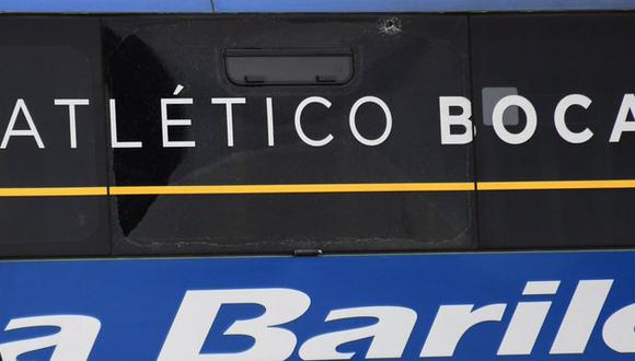 Hinchas atacan bus de Boca a pedradas en Rosario | VIDEO
