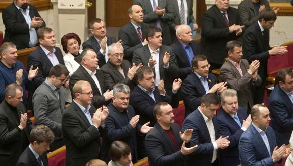Ucrania disuelve Legislativo de Crimea a un día del referéndum