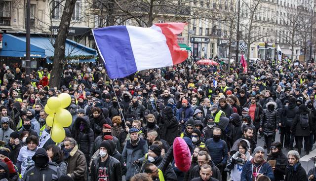 Miles se manifestaron este sábado en París en contra de la reforma del sistema de pensiones. (Foto: EFE)