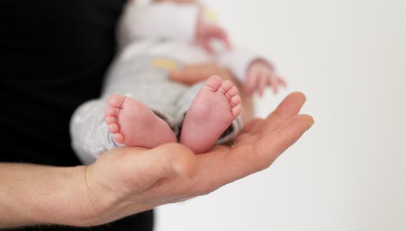 Baña al bebé usando jabón neutro con ph balanceado para cuidar su piel. (Foto: El comercio)