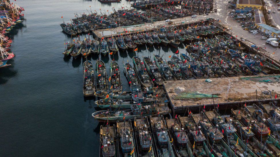 China has thousands of fishing boats.  / GETTY IMAGES
